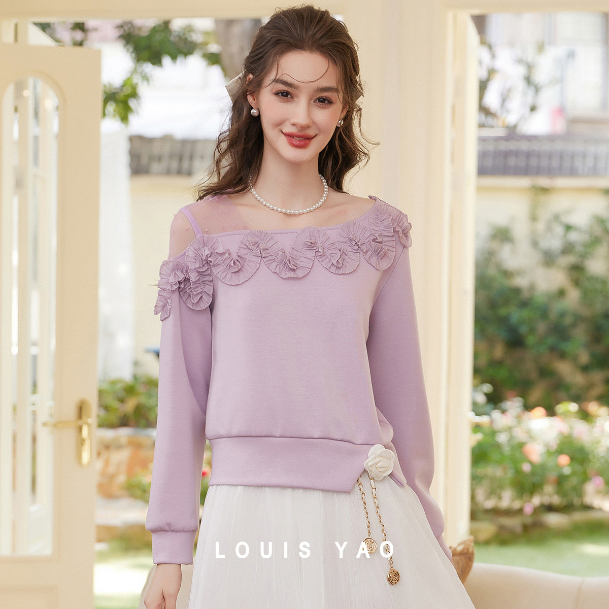 LOUIS YAO Sweet Irregular Neck - огляд і ціна Plant Parent Hoodie